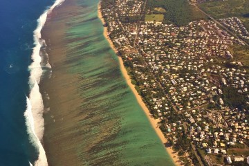 Survol du lagon et de Saint-Gilles en hélicoptère