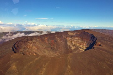 Survol en hélicoptère du Piton de la Fournaise à la Réunion