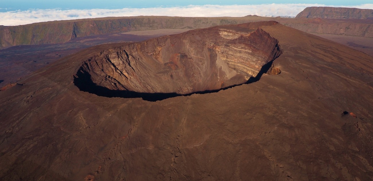 Le cratère Dolomieu du Volcan à la Réunion